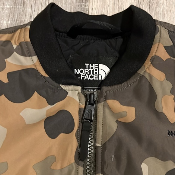 The North Face Barstol Bomber Camo Jacket - Picture 4 of 13